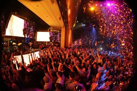 Encore nightclub - Club badalado de Vegas no resort Encore Wynn. Tem um time respeitável de DJs residentes. O local é animado, mas as pessoas que lá trabalham não muito, a começar pela equipe de frente, seguranças e caixa. O ingresso não da direito a nenhum drink, diferente do informado.